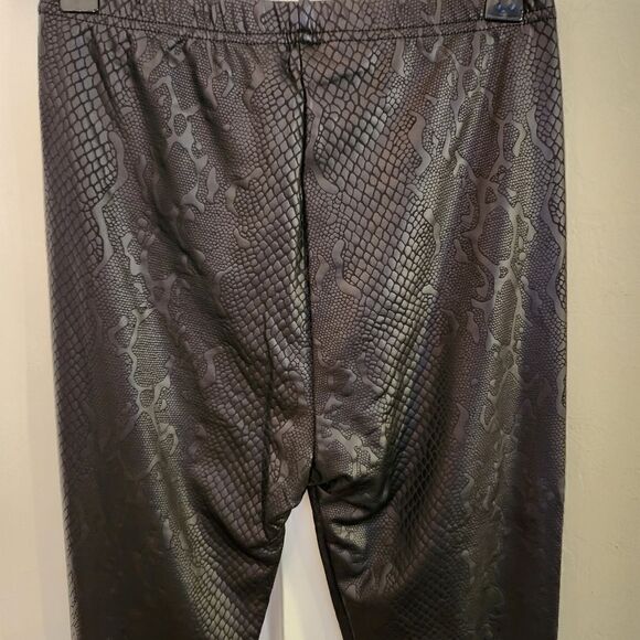 Plush Cozy Comfy Loungewear Leggings Pants Snake Print Size Small - Picture 5 of 9